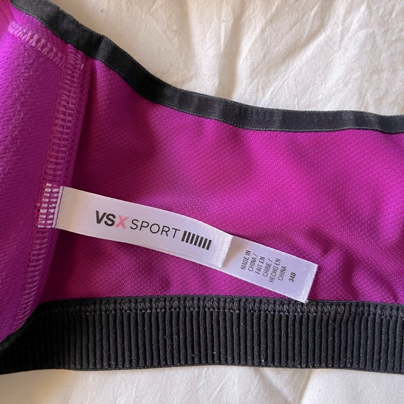 Victoria Secret VSX Sports Bra - Picture 3 of 4